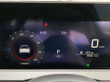 メーター内にドライブアシストディスプレイがあり、ドライバーに必要な車両情報を表示してくれます♪