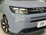 【LEDヘッドライト】悪天候や夜間走行時も良好な視界を確保し安心して運転できる高輝度LEDヘッドライトを装備!点灯速度が早く、消費電力も抑えられています。