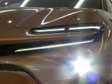 LEDヘッドライトです。デザイン性がよくとても明るいので、夜間の走行や悪天候でも安心です。しかも長寿命!