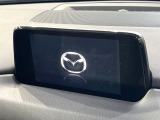 【マツダコネクトナビ】車内の雰囲気にマッチした一体型タイプのナビ。各種車輌設定やBluetooth再生等、様々な機能が楽しめます。直感的なダイヤル操作が可能で、使い勝手も良好です。