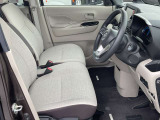 運転席も広々、ドライブも楽しめますね♪実際お座りいただくのが、分かりやすいと思います。お気軽にご来店ください!