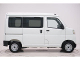 県内13店舗にて常時500台以上ダイハツ車を展示中です。見て、触って、納得のいく一台をぜひ見つけてください。