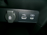 便利なUSBジャック・12V電源ソケットも付いています。周辺機器の充電にご利用頂けます。