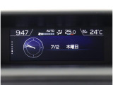 「時計」や「燃費」などの基本画面を表示させるほか、「時刻/日付」などの各種項目の設定(カスタマイズ)が行えるマルチファンクションディスプレイです。