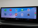 【アップルカープレイ】iPhoneがBMW車両とワイヤレスで接続されます。Apple CarPlayでは、オーディオストリーミングやメッセージングアプリがディスプレイに表示されます。