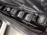 ワンタッチでドアミラーの格納が可能です!狭い車庫や立体駐車場などにオススメ!
