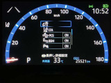 【レーンディパーチャーアラート】道路上の白線(黄線)をカメラで認識、ドライバーがウインカー操作を行わずに車線を逸脱する可能性がある場合、ブザーとディスプレイで注意喚起。