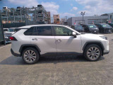 スタイリッシュなSUV車、RAV4入庫しました