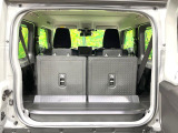 普段のお買い物や通勤、送迎等に十分な荷室スペースを確保しております。セカンドシートを倒すと、大きな荷物の積載も可能です♪