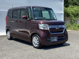 狭い駐車場でも、スライドドアならチャイルドシートへのお子さまの乗降や荷物の積載もスムーズ。とても便利な【助手席側。電動スライドドア】ドアハンドを少し引くだけでリアドアが自動開閉します。