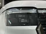 LEDヘッドライトは、点灯の瞬間から最大光量を発揮し、突然暗くなるトンネルなどでの安定感を高めます。