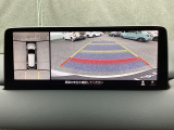 狭い場所での駐車やすれ違いなどでより的確な運転操作に役立つ360&deg;ビューモニターが装備されています。