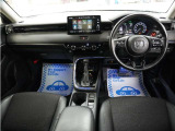 とても握りやすいステアリング!運転手の気持ちがそのまま伝わるかのような反応をしてくれます!小物入れや各ボタンの配置にこだわり、とても使いやすいです !視認性も良好なのでロングドライブもお任せ下さい!