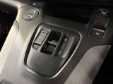 シフトレバーも操作性良く出来ています。運転縞柄ドライブモードを切り替え可能です。