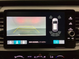 バックでの車庫入れも安心です!リアカメラが付いているバックモニター付のナビディスプレイを装備しております。バンパーについているソナーや、操作線もついており距離感も画面から確認できます。