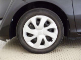 純正なので車に似合うデザインになっていますね。スタッドレスタイヤもご相談下さい。