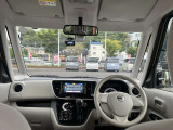 視界広々で運転しやすいインパネ