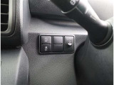 〈VSC〉は、車両の横滑りをセンサーが検知すると、4輪それぞれのブレーキの力とエンジンの出力を自動的に制御し、車両の安定性を確保します!