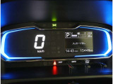 とっても見やすいメーターです。夜間時はラグジュアリーな気分にさせてくれる照明が魅力ですので、夜のドライブも楽しみになりますよ♪