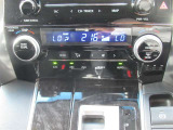 オートエアコンで車内温度が簡単に調整可能です!
