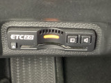 ハンドルの左下にETC2.0がついています。高速道路の料金所の通過も楽々です!。 カードの取り出しもしやすい場所についています。