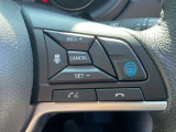 【プロパイロット】高速道路のロングドライブをアシスト。アクセル・ブレーキを制御し前方車との車間距離を保ち、ハンドル操作を制御アシストし走行車線を維持します。