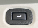 【パワーバックドア】スマートキーや運転席のボタンを押すだけでリアゲートが自動で開閉します!荷物を持っている時や、高い位置にあるバックドアを閉める際に便利な機能です♪