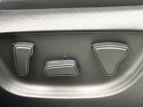 【パワーシート】スイッチ一つで簡単にシートの微調整が可能!電動だから力もいりません!快適なシートポジションにセットして、快適なドライブをお楽しみください。