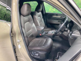 運転席シート廻りは使用感も少なく、良好な状態となっています。前オーナー様が丁寧に使っていたことがよくわかりますね。