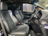 運転席も広々としており運転しやすい環境を実現しています☆