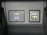 【充電用USB端子】デバイスの充電に便利です。※実際の接続端子は写真で確認or店舗までご気軽にお問合せください♪