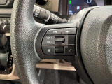ステアリングにオーディオ操作スイッチが付いています。オーディオ画面に直接タッチしなくても操作が出来ますので、運転に集中できます。
