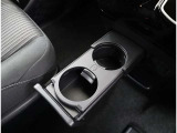 スライド式【カップホルダー】です。使う時だけ引き出し使うので普段は飛び出しも無くすっきり!!