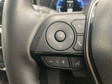 運転中、オーディオの操作をしてて、ハッとしたことはありませんか?ステアリングスイッチは、運転中でもハンドルでオーディオの操作が可能です。安全なドライブをサポートします。