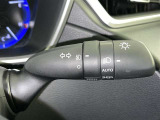 【オートライト】車外の明るさに応じて自動的にライトの点灯・消灯をしてくれます