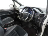 シンプルで使いやすいデザインの運転席です。