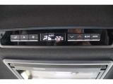 リヤオートエアコンで後席でも快適な車内空調です♪