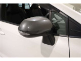 サイドターンランプ付きドアミラー。車両のドレスアップと右左折時の被視認性を兼ね備えたお洒落なミラーです。