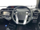 運転席まわりです。 各操作スイッチは使いやすい位置に配置されてます。