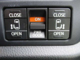 両側電動スライドドア、運転席でドアの開閉できます。