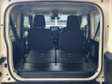 普段のお買い物や通勤、送迎等に十分な荷室スペースを確保しております。セカンドシートを倒すと、大きな荷物の積載も可能です♪あ