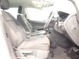 楽な姿勢で座ることが出来るので長時間の運転でも疲れにくいですし体もぶれにくいですよ。