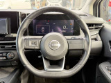 【純正革巻きステアリング】上質な革を使用することで、手にしっかり馴染みとても運転しやすいハンドルです♪