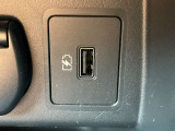 前席USB電源です。