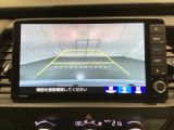 バックでの車庫入れも安心です! リアカメラが付いているバックモニター付のナビを装備しております。操作線もついており距離感も画面から確認できます。