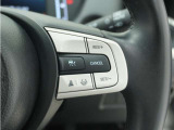 ◆アダプティブクルーズコントロール◆予め設定した車速内でクルマが自動的に加減速。前走車との適切な車間距離を維持しながら追従走行します。【LKAS】車線維持支援システムでステアリング操作を支援。