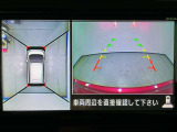 【アラウンドビューモニター】まるでクルマを真上から見ているようなアラウンドビューモニターで運転をサポート。運転席から見えにくい車の四隅や後方もモニターでしっかり見えます。
