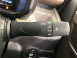 【オートライト】周りの明るさに応じて自動でヘッドライトの点灯・消灯ができる機能です!ライトの付け忘れ・消し忘れなどが無くなり、雨の日や夕方の走行も安心!トンネル通過時も便利ですね♪
