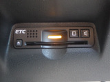 ETC付。高速道路の料金所はキャッシュレスで通過です。サービスエリア等にあるスマートインターの出入りも利用可能でとっても便利。ご納車後すぐにお使い頂けるようセットアップしてのお渡しとなります。