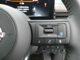 運転支援機能・プロパイロット搭載。 設定した速度で定速走行でき、先行車に自動で追従走行も可能です。さらにハンドル支援機能もあり、車線の中央を走るように制御してくれます。